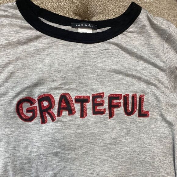 “Grateful” Graphic Print Tee - Picture 7 of 13